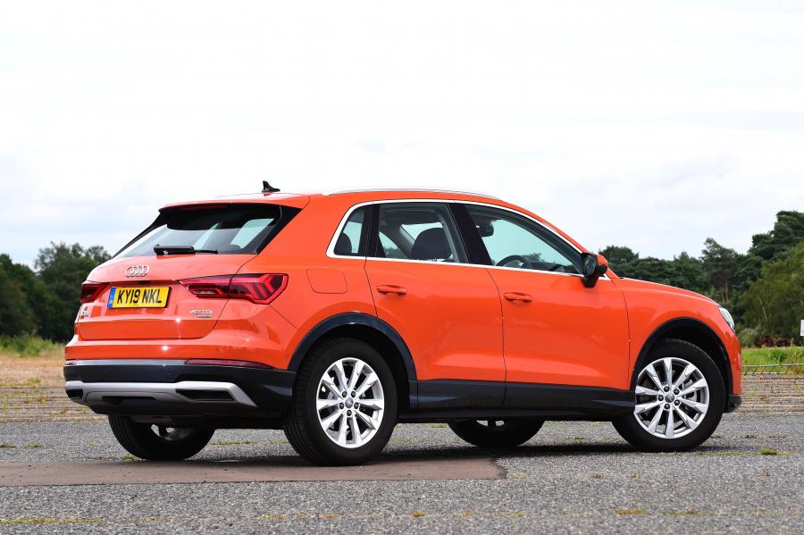  Audi Q3 40 TDI Quattro Advanced 2018 года  (UK) (фото 14 из 17)